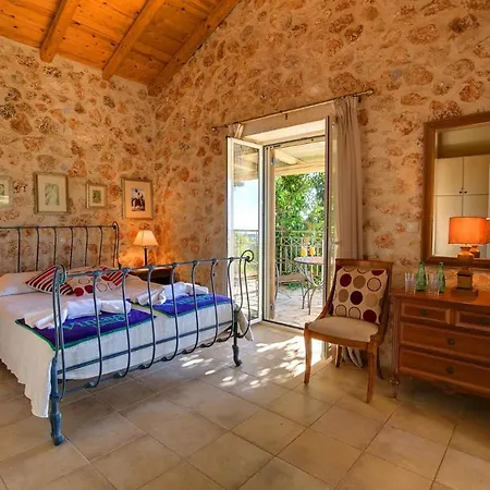Villa Sleeps 4 Pool Air Con Wifi Fanies