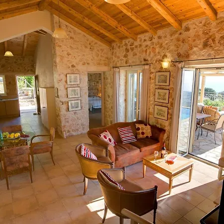 Sleeps 4 Pool Air Con Wifi * Fanies