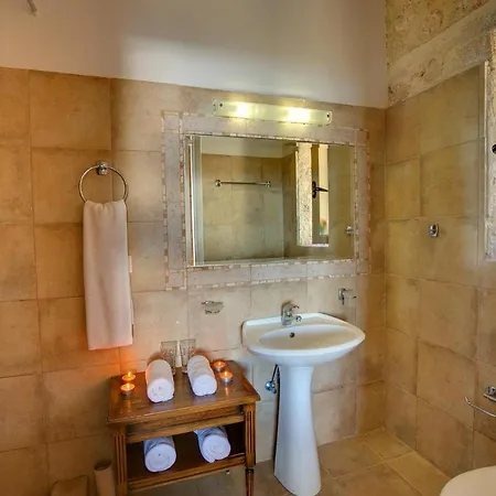 Sleeps 4 Pool Air Con Wifi * Fanies