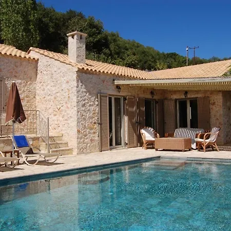 Sleeps 4 Pool Air Con Wifi *