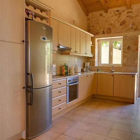 Villa Sleeps 4 Pool Air Con Wifi *